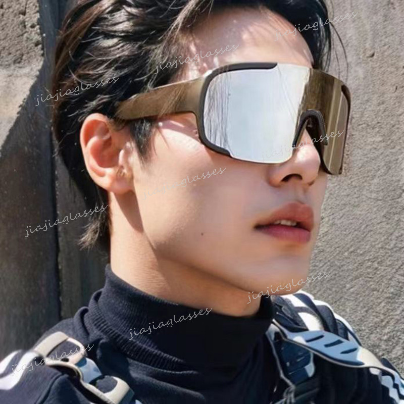 แว่นกันแดดขี่จักรยานกลางแจ้งสําหรับผู้ชายและผู้หญิงขี่กลางคืนแว่นตากีฬาวิ่งกรอบขนาดใหญ่ กันลม ป้องกันดวงตาใสจักรยานเฉดสีแว่นกันแดด ยูวี400