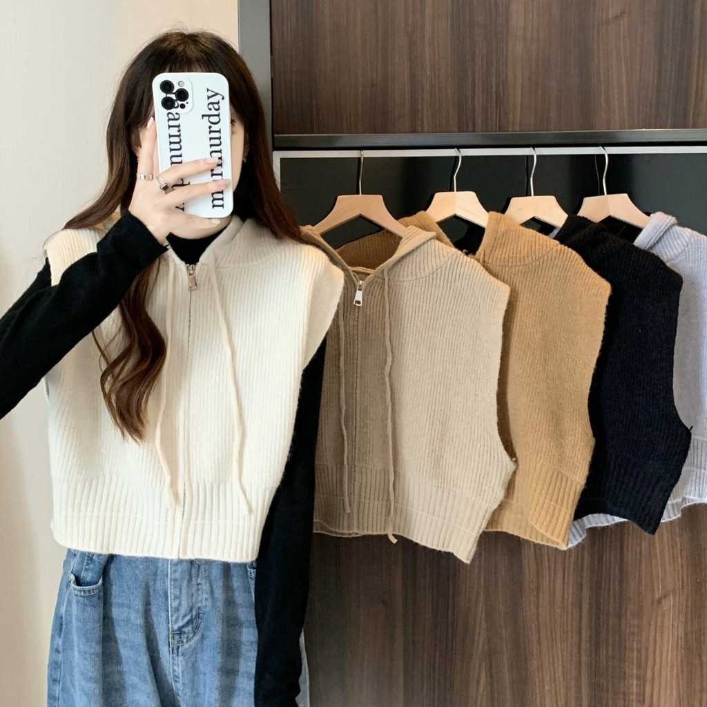 FC พร้อมส่ง เสื้อแขนกุดมีฮู๊ด ผ้าไหมพรม มีซิปหน้า 7 สี ใส่แมตช์กับเสื้อเก๋ๆ