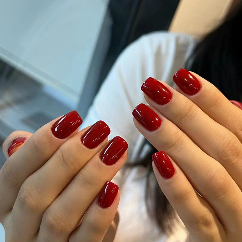 เล็บปลอมสั้น 24 ชิ้น พร้อมกาวธรรมชาติ สีแดง กดติดง่าย