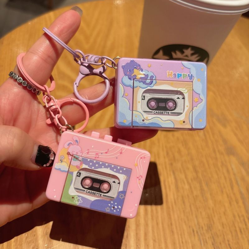 ย้อนยุค เทปบันทึกพวงกุญแจกับเพลงเทปคาสเซ็ตบันทึกกล่องดนตรีเครื่องเล่นมินิบันทึกกระเป๋าเป้สะพายหลังจี้