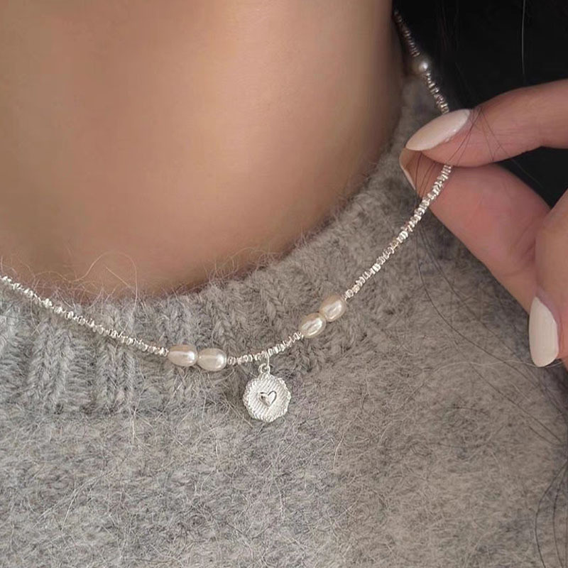[In stock] Broken silver love round pearl necklace