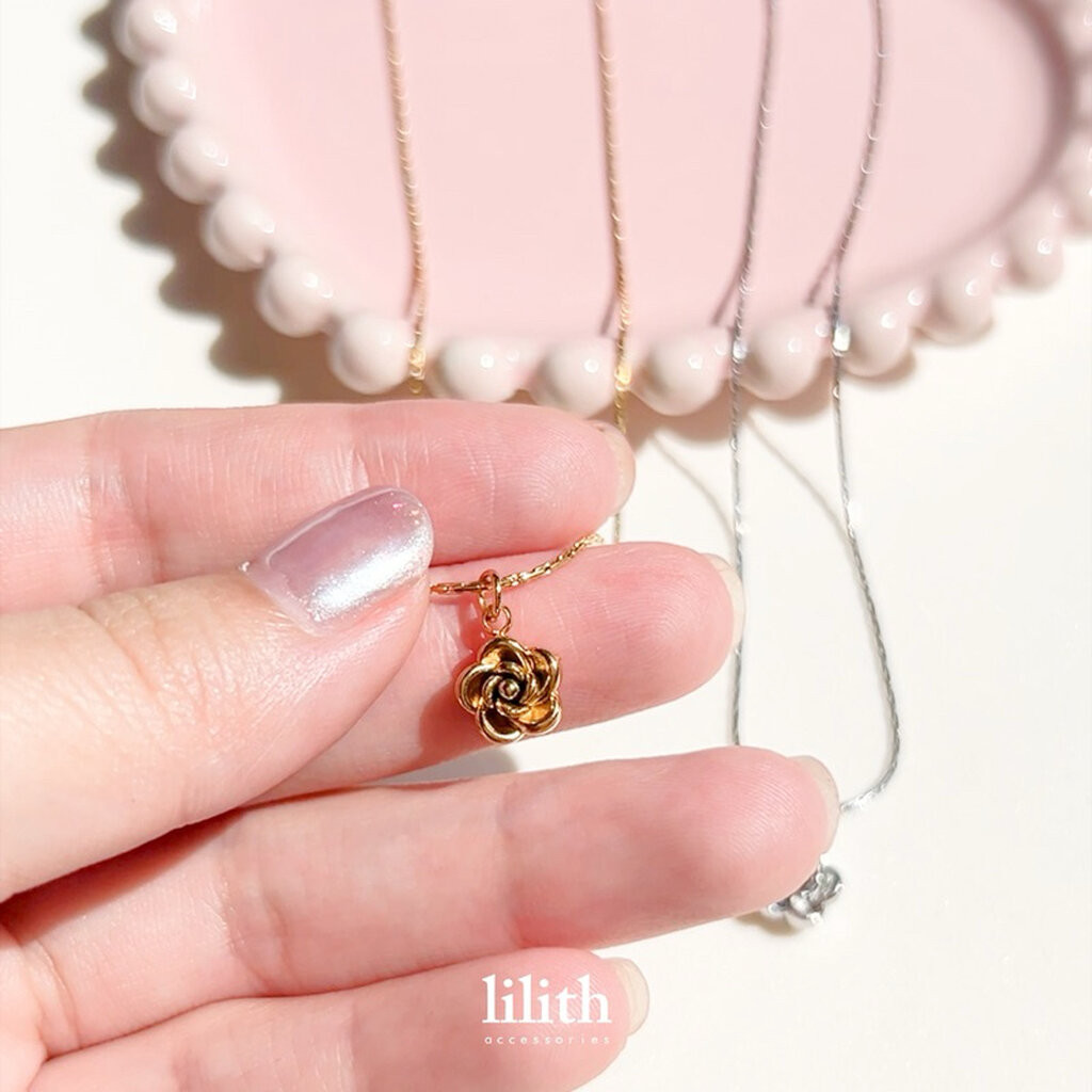 Lilith - tiny rose necklace สร้อยคอ สแตนเลส จี้ดอกไม้ ดอกกุหลาบ