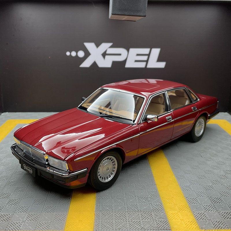 AR เกือบจริงเช่น 1/18 Jaguar XJ6 (XJ40 โมเดลรถแบบคงที่โลหะผสม