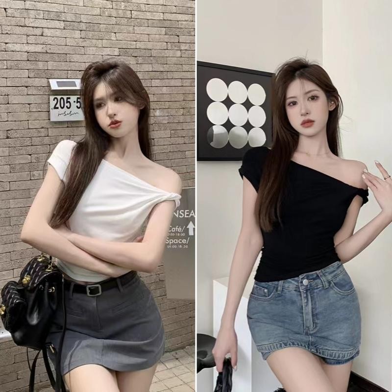 BIMI เสื้อยืดผู้หญิง เสื้อยืดสวยๆผู้หญิง เสื้อยืดแขนสั้นเปิดไหล่สาวร้อนฤดูร้อน เสื้อครอปดีไซน์เข้ารูปพอดีตัว