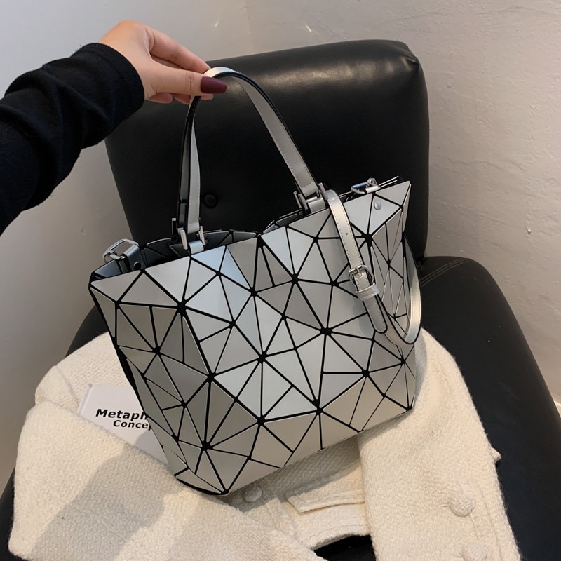 กระเป๋าสะพายเลเซอร์เพชรความจุขนาดใหญ่กระเป๋า Messenger แบบสบายๆ Simple Commuter Tote Bag