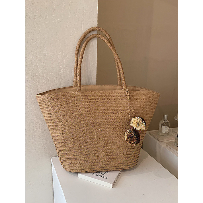 กระเป๋าสาน ห้อยปอมๆ ทรงshopping bag สะพายใบใหญ่ P065