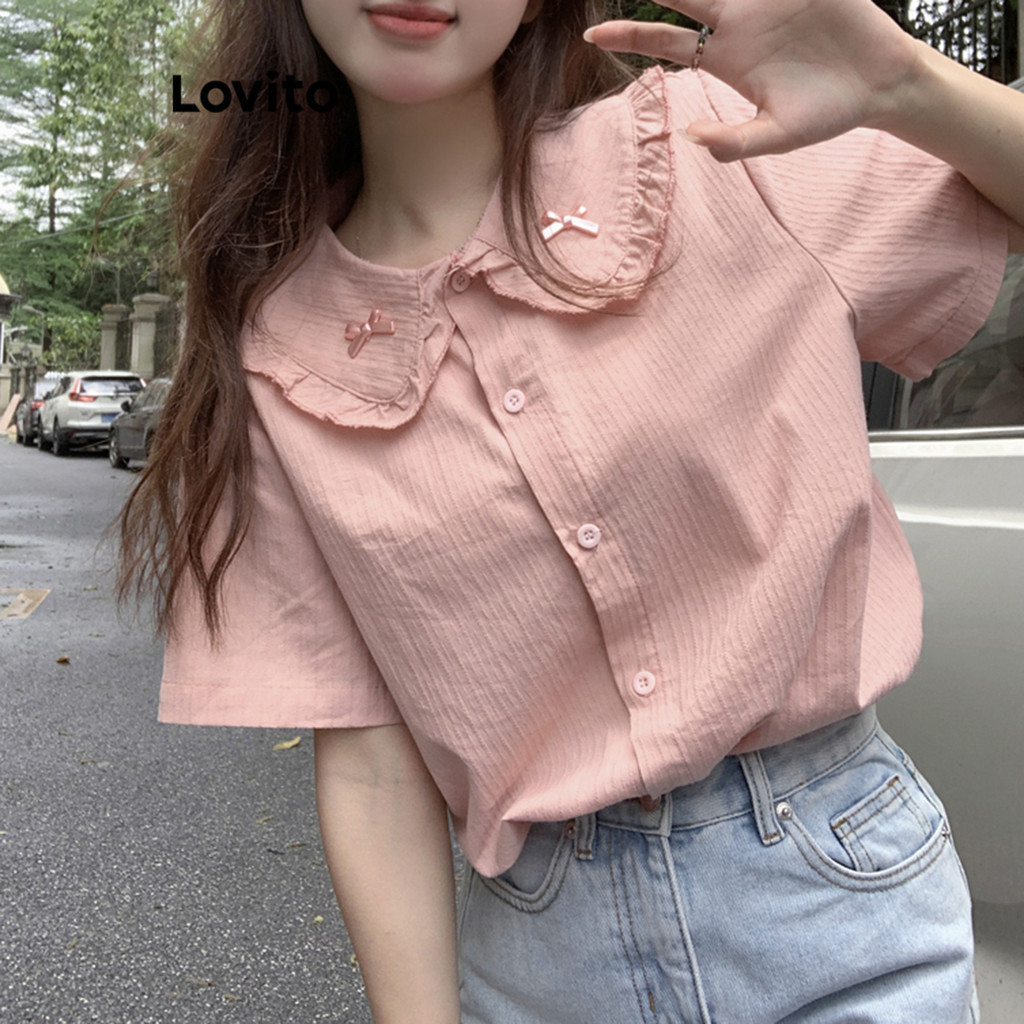 Lovito เสื้อเบลาส์ผู้หญิง มีกระดุม คอระบาย สีพื้น สไตล์น่ารัก LNE44121