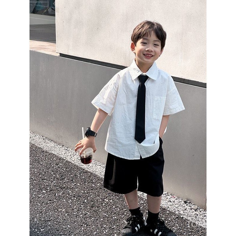 ชุดฤดูร้อนสำหรับเด็ก ชุดเด็กผู้ชาย เสื้อเชิ้ตสีขาวใหม่สำหรับฤดูร้อน ชุดทางการสำหรับเด็กผู้ชาย MWEE