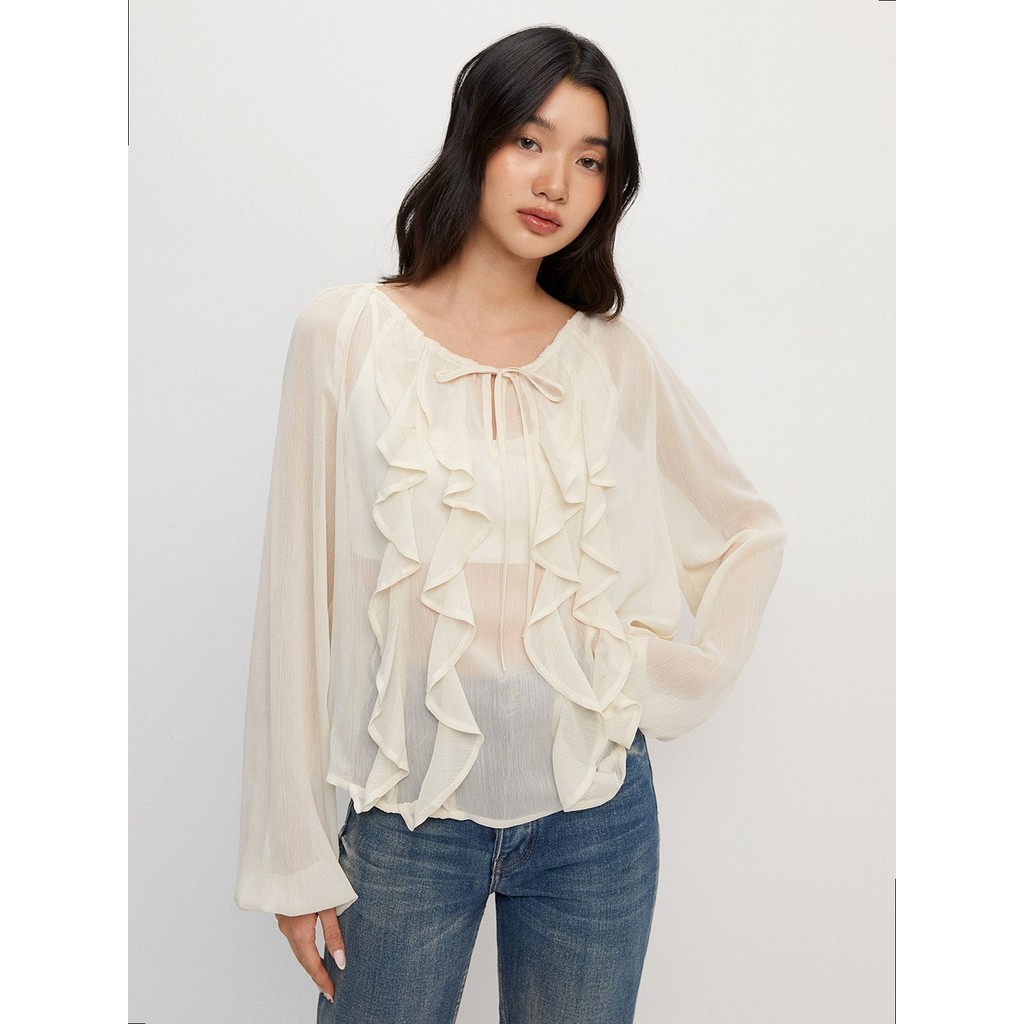 [Pomelo] เสื้อเบลาส์ผ้าชีฟองแต่งระบาย / Ruffled Chiffon Blouse