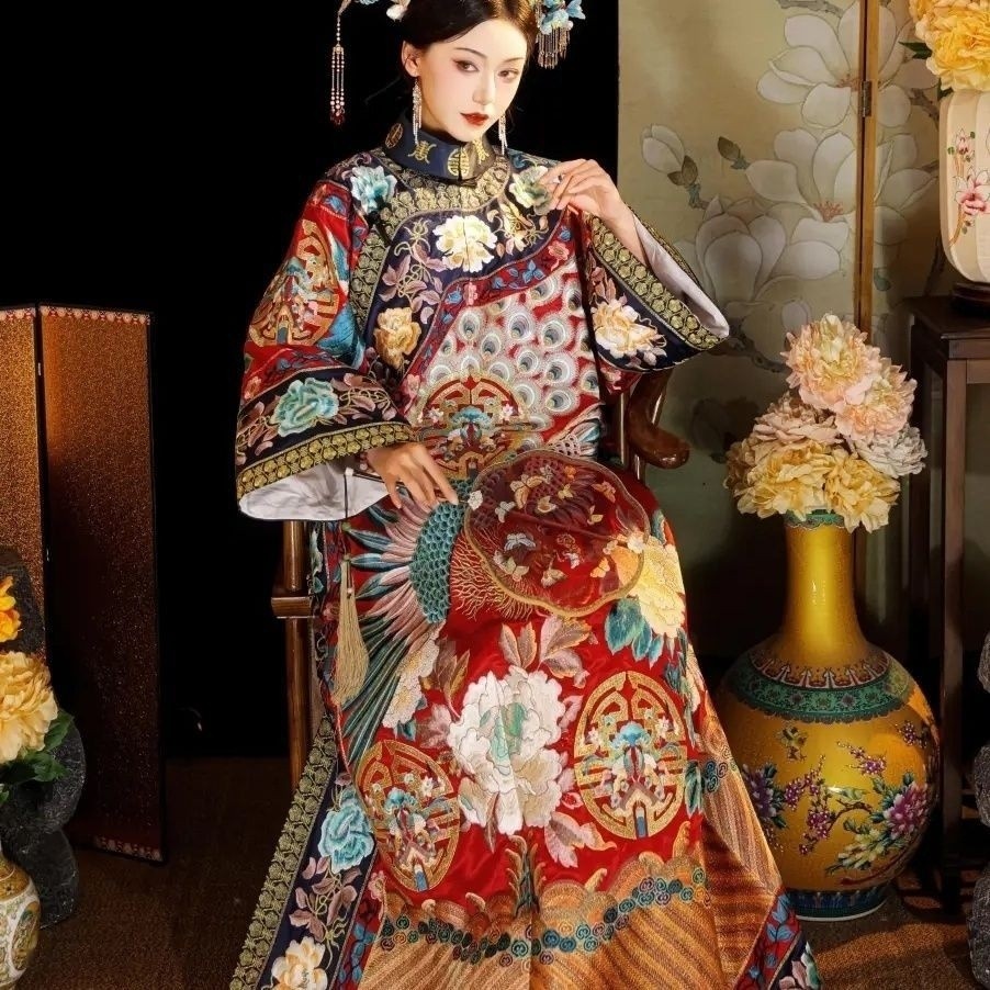 เครื่องแต่งกาย Jifu ของราชวงศ์ชิงราชินีแห่งพระราชวังต้องห้าม