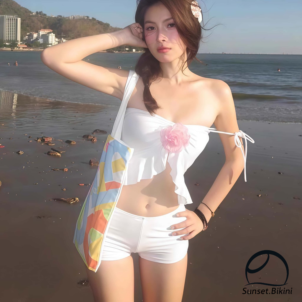 sunset.bikini🌊🌊ชุดว่ายน้ำแฟชั่นทูพีช ชุดเที่ยวทะเล สีขาว มุมแบน ดอกไม้ เกาะอก🚚ส่งไวจากไทย