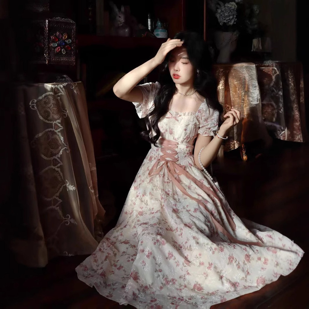 เดรสลายดอกไม้แขนพัฟคอเหลี่ยมฝรั่งเศส Lace-Up แคบ-เอว รูปที่ 7