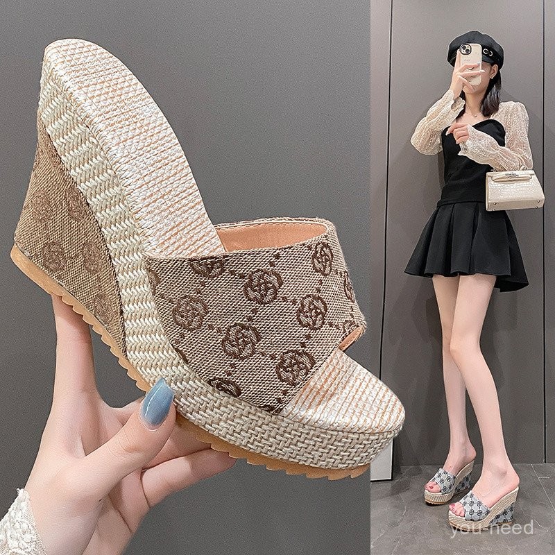 รองเท้าส้นสูงขนาดใหญ่ รองเท้าแพลตฟอร์ม รองเท้าพื้นหนา เพิ่มความสูง รองเท้าแตะผู้หญิงแบบสายเดียว รองเท้าแตะกันลื่นสำหรับฤดูร้อน รองเท้าส้นสูงสำหรับนักเรียน รองเท้าแตะผู้หญิงฤดูร้อน