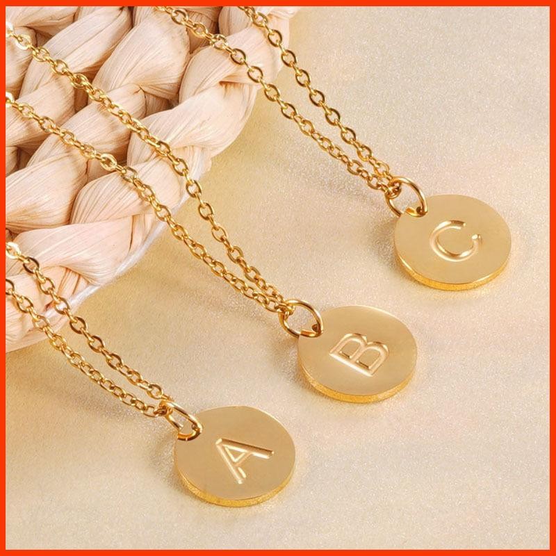 สร้อยคอจี้เหล็กไทเทเนียมสำหรับผู้หญิง ตัวอักษร 18K ขนาด 26