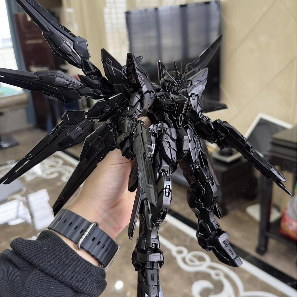 สต็อคในไทยพร้อมส่ง [Xin Model] MGEX 1/100 ZGMF-X20A Strike Freedom Black Edition (Plastic Model Kit)