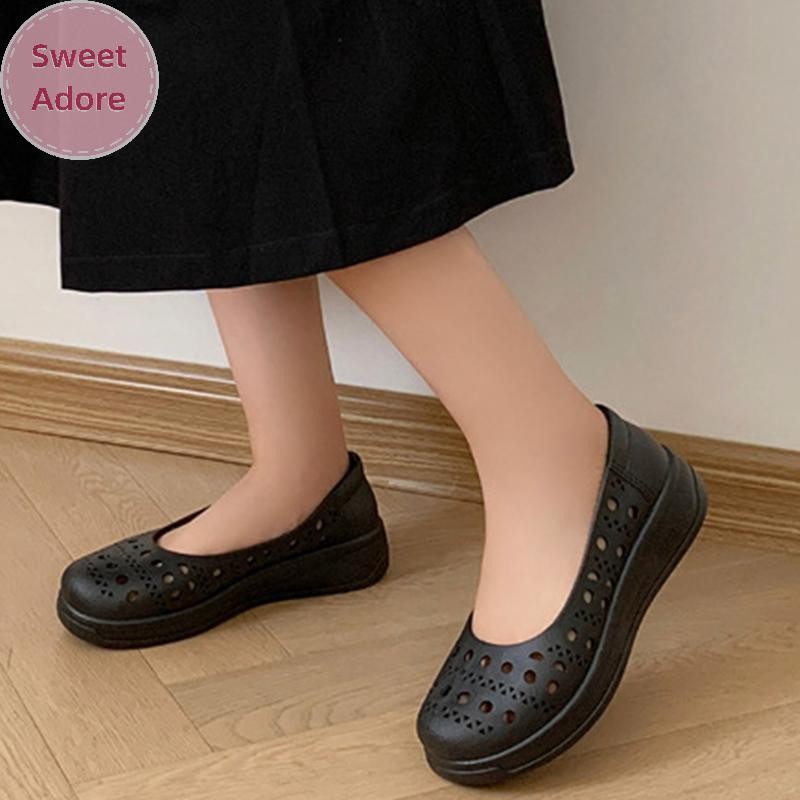 SweetAdore ฤดูร้อนใหม่รองเท้ากลวงแฟชั่นลําลองแบนสีทึบปากตื้นรองเท้าถั่วสําหรับผู้หญิงสวมใส่ด้านนอกรองเท้า TH