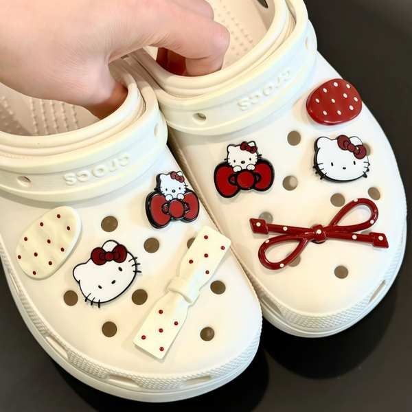 jibbitz crocs croc jibz อุปกรณ์ตกแต่งรองเท้า Hello Kitty แบบถอดได้ พร้อมลายดอกไม้สามมิติ