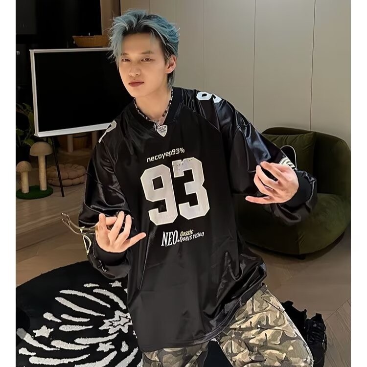 EERSHENSHI เสื้อกันหนาวผู้ชายการออกแบบใหม่ความรู้สึกซอกคอวีพิมพ์หลวมแขนยาวย์ถนน