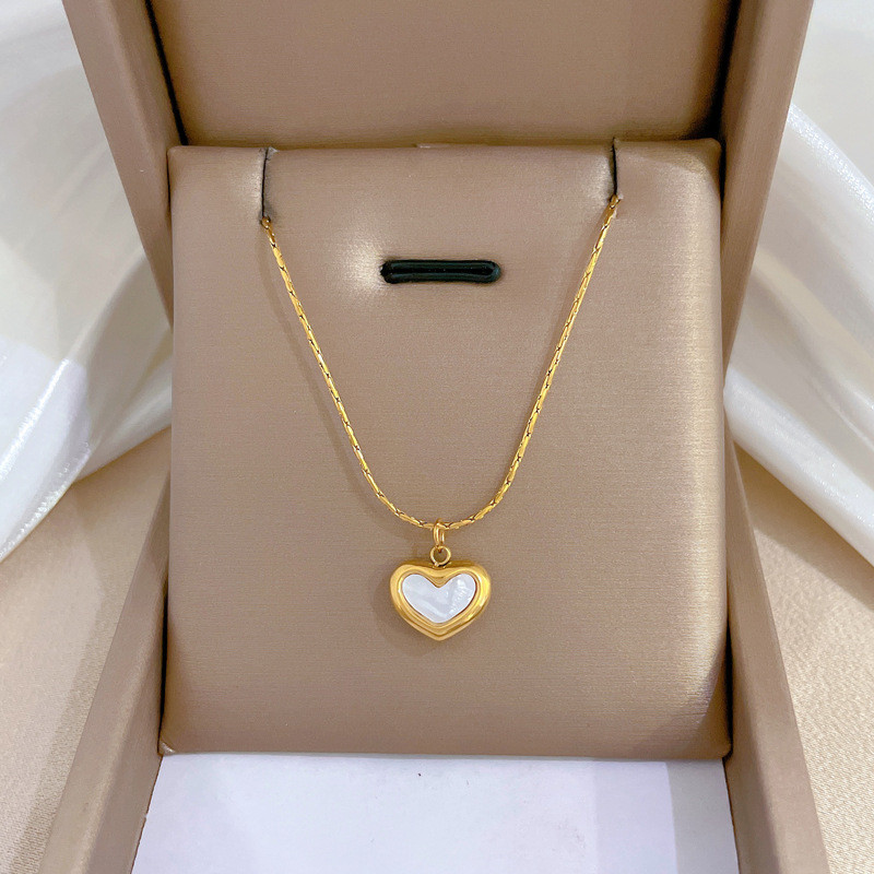 [เหล็กไทเทเนียมทั้งตัว] Love Fritillaria สร้อยคอทองคำแท้ในเตาหลอมสไตล์เรียบง่ายสำหรับผู้หญิง INS เครื่องประดับโซ่กระดูกไหปลาร้าที่นิยมในโลกออนไลน์