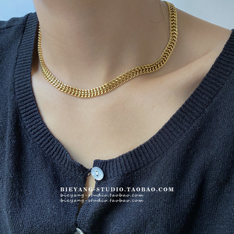 Jushi Vintage Niche สร้อยคอแฟชั่น Collarbone Chain Simple Female Holiday Gift Accessories