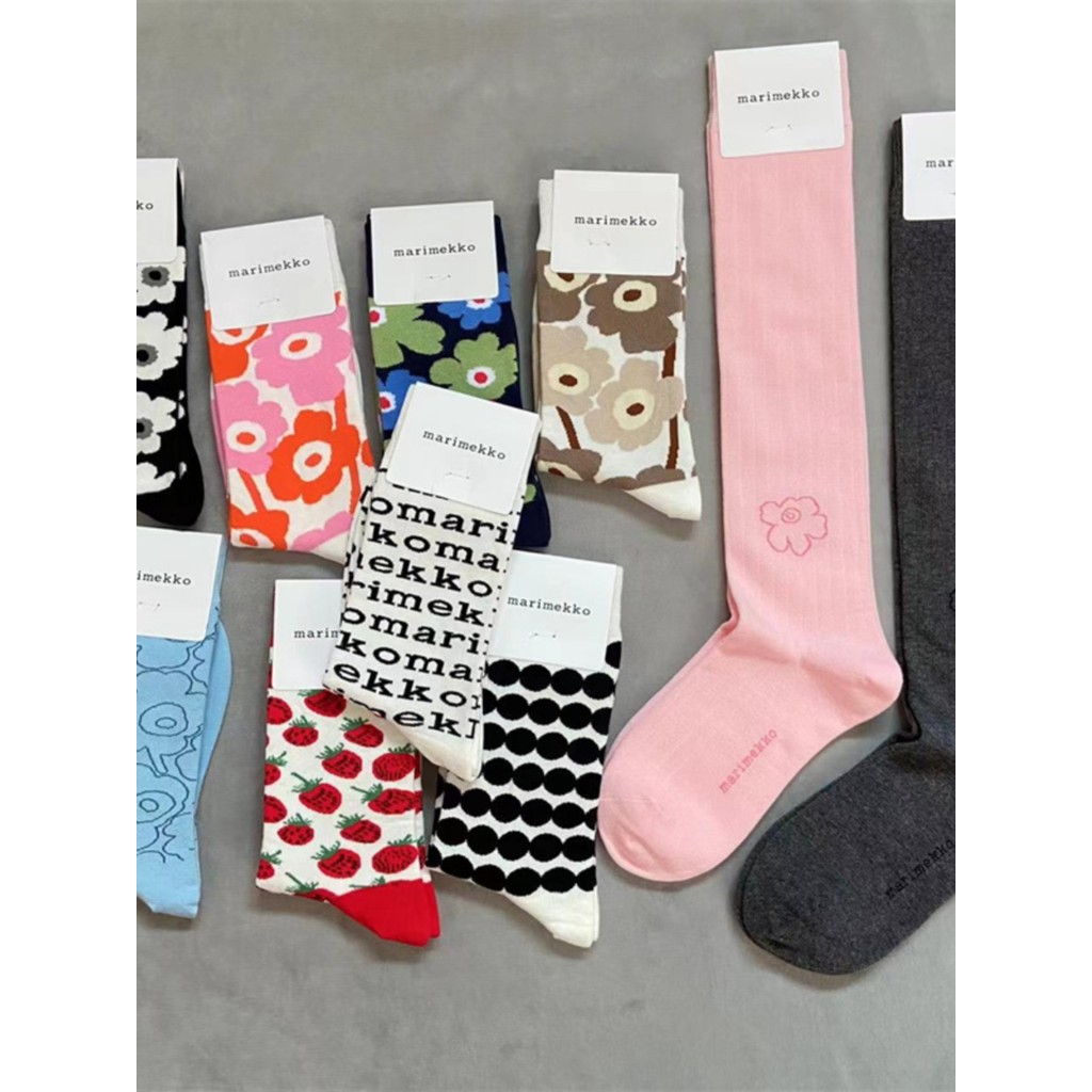 ถุงเท้า Marimekko ไซส์กลาง ฝ้ายคุณภาพสูง ออกแบบมาด้วยลายดอกไม้สีสันสดใส เทรนด์สำหรับผู้หญิง