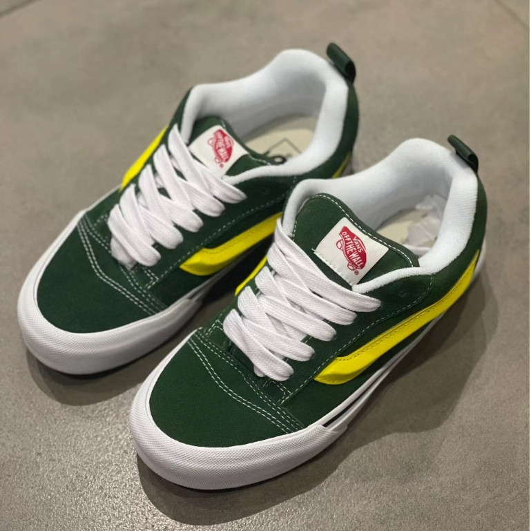 Vans Classics Knu Skool รองเท้าผ้าใบลำลองต่ำสีเหลืองสีเขียว