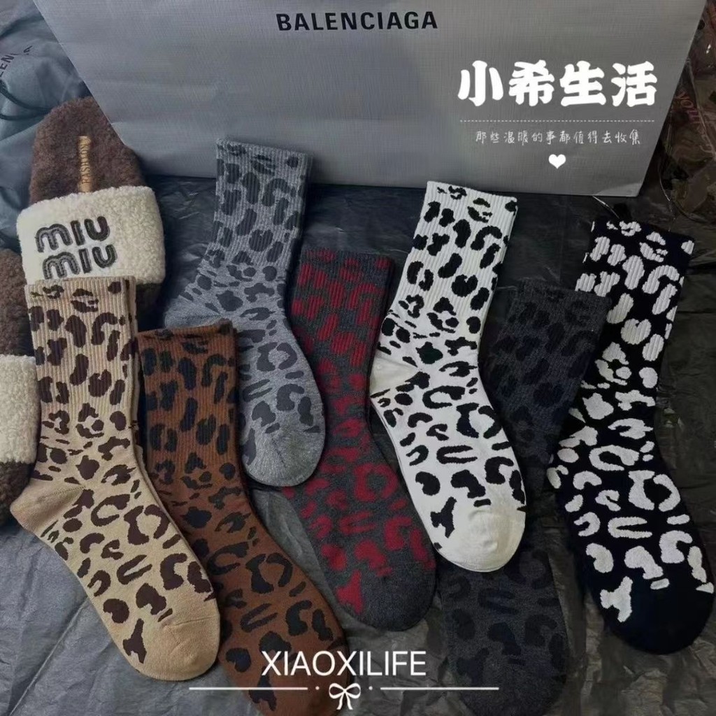 Y2k Retro Brown Leopard Print แถบยืดหยุ่นสูงอินเทรนด์ถุงเท้ากลางหลอดผู้หญิง