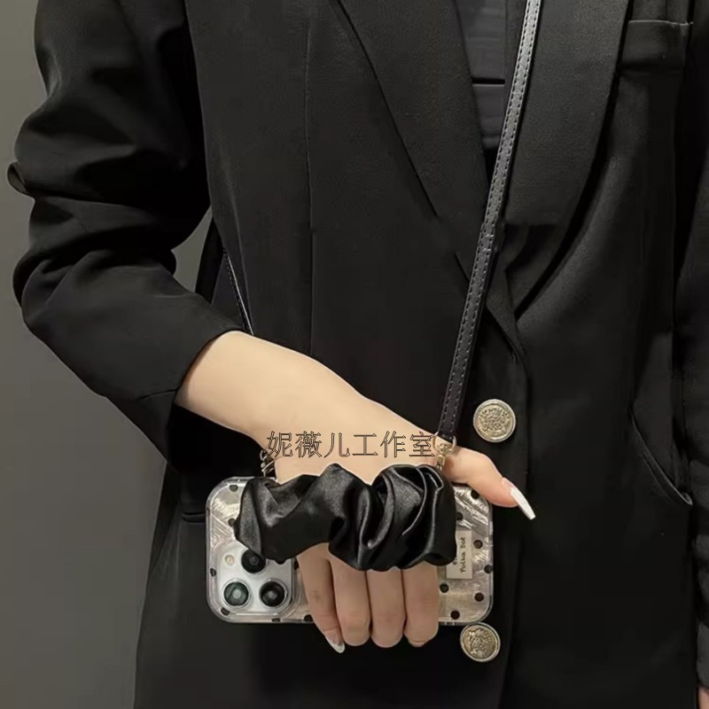 Feather Yarn Black Polka Dot Silk Scarf สายรัดข้อมือ Apple 15/14promax เคสโทรศัพท์ 16plus/XS Premium