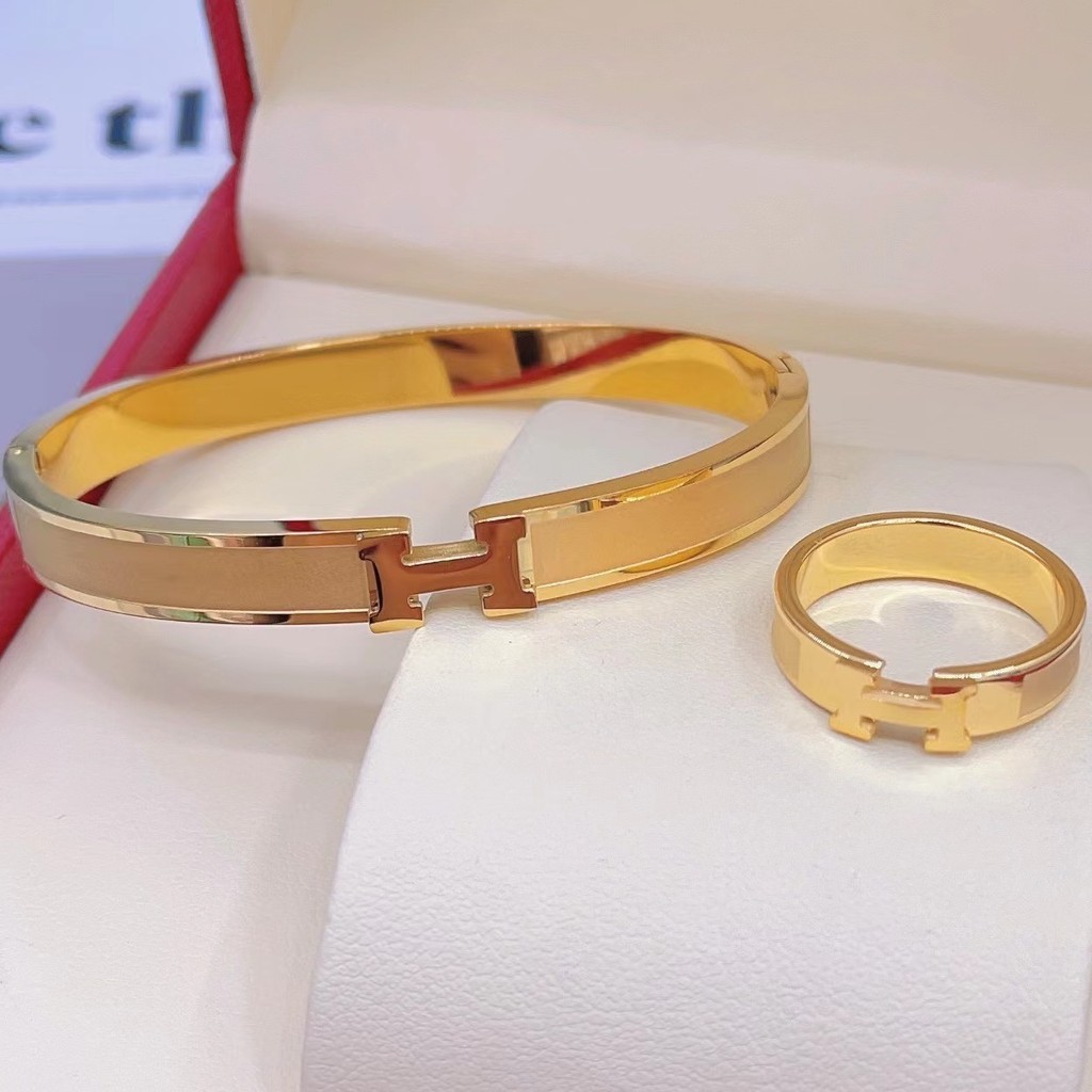 สร้อยข้อมือไทเทเนียมเหล็กชุบ 18K ทองแท้ไม่ซีดจาง  Letter H สร้อยข้อมือสุภาพสตรีเครื่องประดับ