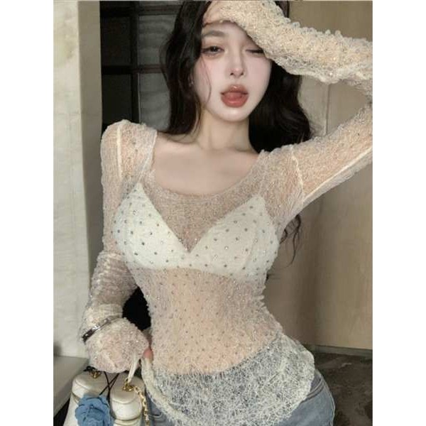 เสื้อตาข่าย เสื้อยืดลายลูกไม้แขนยาว ประดับเพชรแท้ + สีขาวซีทรูเข้ารูปสำหรับสาวฮอต