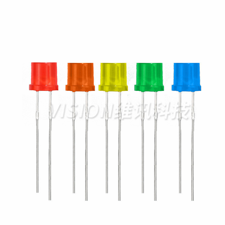 หัวแบน 5 มม. LED สีแดงสีน้ำเงินสีเหลืองสีเขียวเท้าสั้นสีเขียว F5 หลอดแสดงผลไดโอดเปล่งแสงคุณภาพสูงอายุการใช้งานยาวนาน