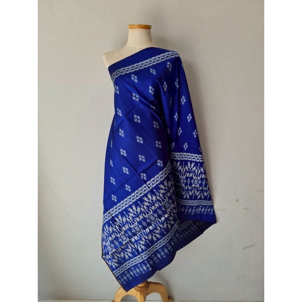 ซิ่น ผ้าไหมมัดหมี่ 3ตะกอ ขนาด 1x2เมตร ลายเชิงล่าง พื้นสีน้ำเงิน รหัส R2Q-119-MM3H9