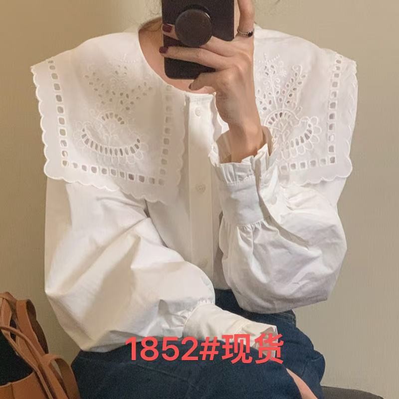 เสื้อเชิ้ตสีขาวสไตล์เกาหลีและฝรั่งเศสสำหรับผู้หญิง ดีไซน์คลาสสิก lapel single-breasted