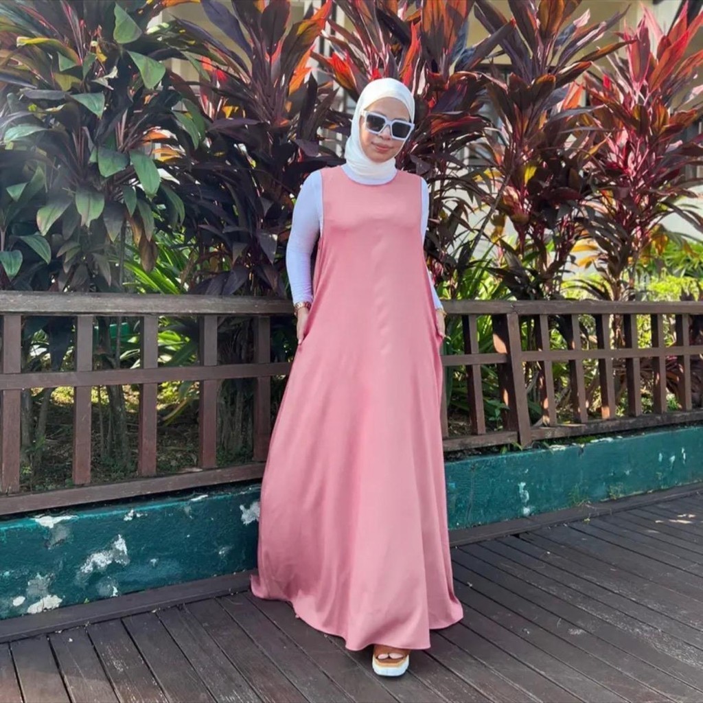 ชุดเดรสมาใหม่ การออกแบบ Lisa Viral modren