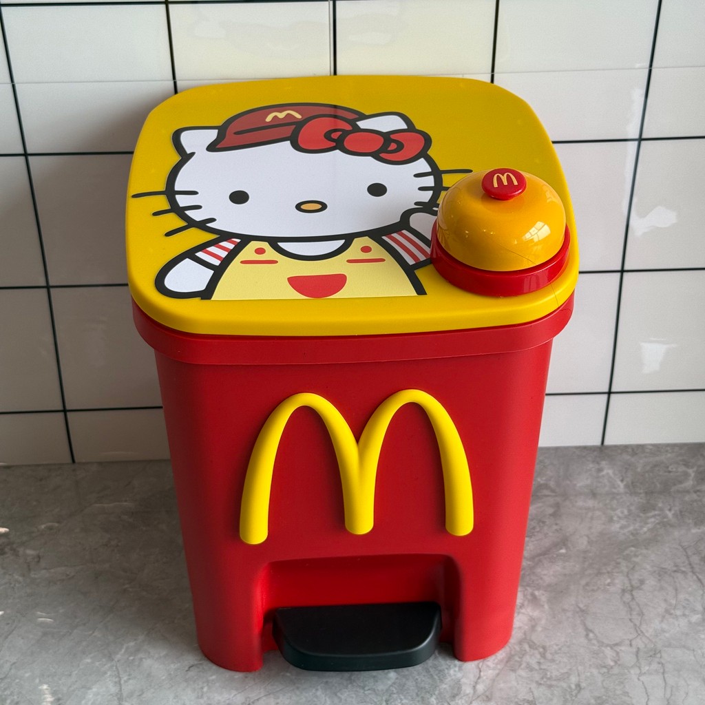 ถังขยะของ Hello Kitty McDonald ห้องนั่งเล่นในครัวเรือน ถังขยะการ์ตูนน่ารัก ห้องนอนมูลค่าสูง แบบใช้เท้าเหยียบ