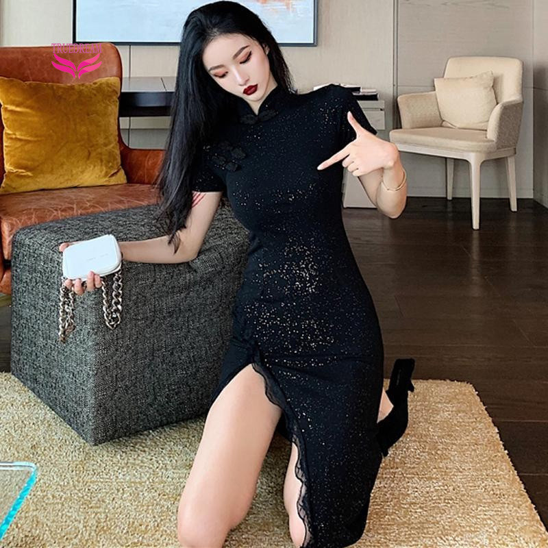 กี่เพ้าปรับปรุงอารมณ์ความยาวปานกลางเย็บหัวเข็มขัดลูกไม้แยกทรงเข้ารูปชุดเดรสสะโพก