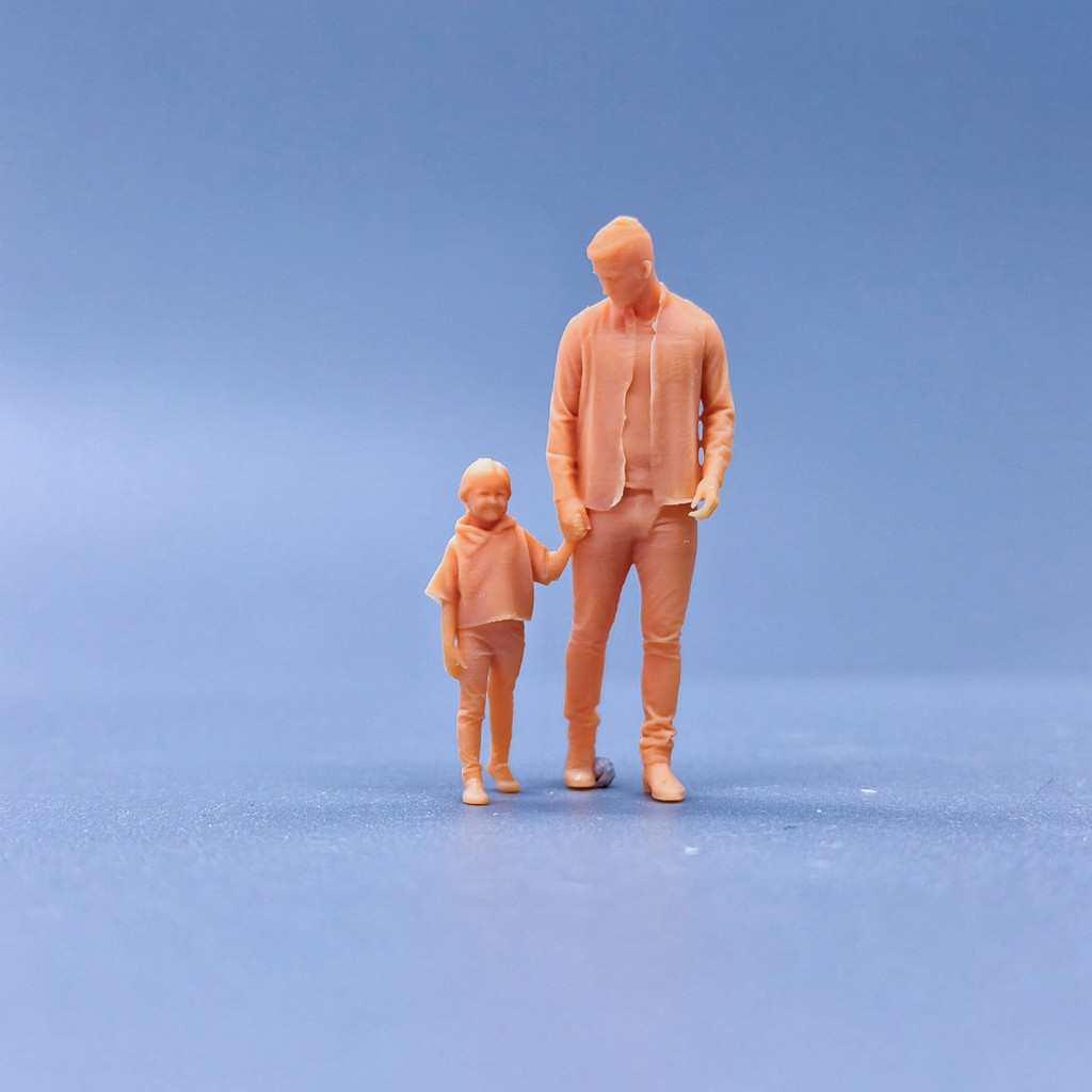 [รุ่น เอ่อ ฮัมเพลง] ความแม่นยําสูง 1: 64 ตุ๊กตา 1: 43 โมเดลสีขาวขนาดเล็กพ่ออบอุ่นลูกสาวไม่แยก ส106