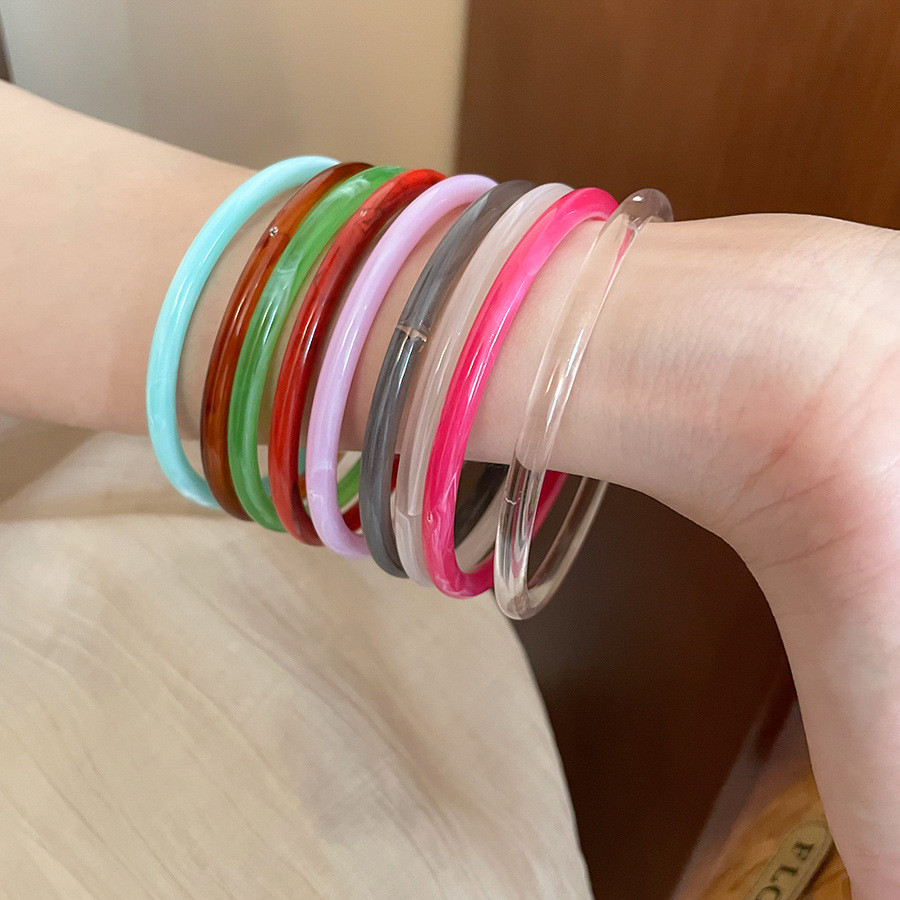 [เจวบิวตี้]สร้อยข้อมืออะคริลิคทรงกลมฤดูร้อนบุคลิกภาพแฟชั่นสร้อยข้อมืออเนกประสงค์เครื่องประดับมือระดับไฮเอนด์ที่เรียบง่าย