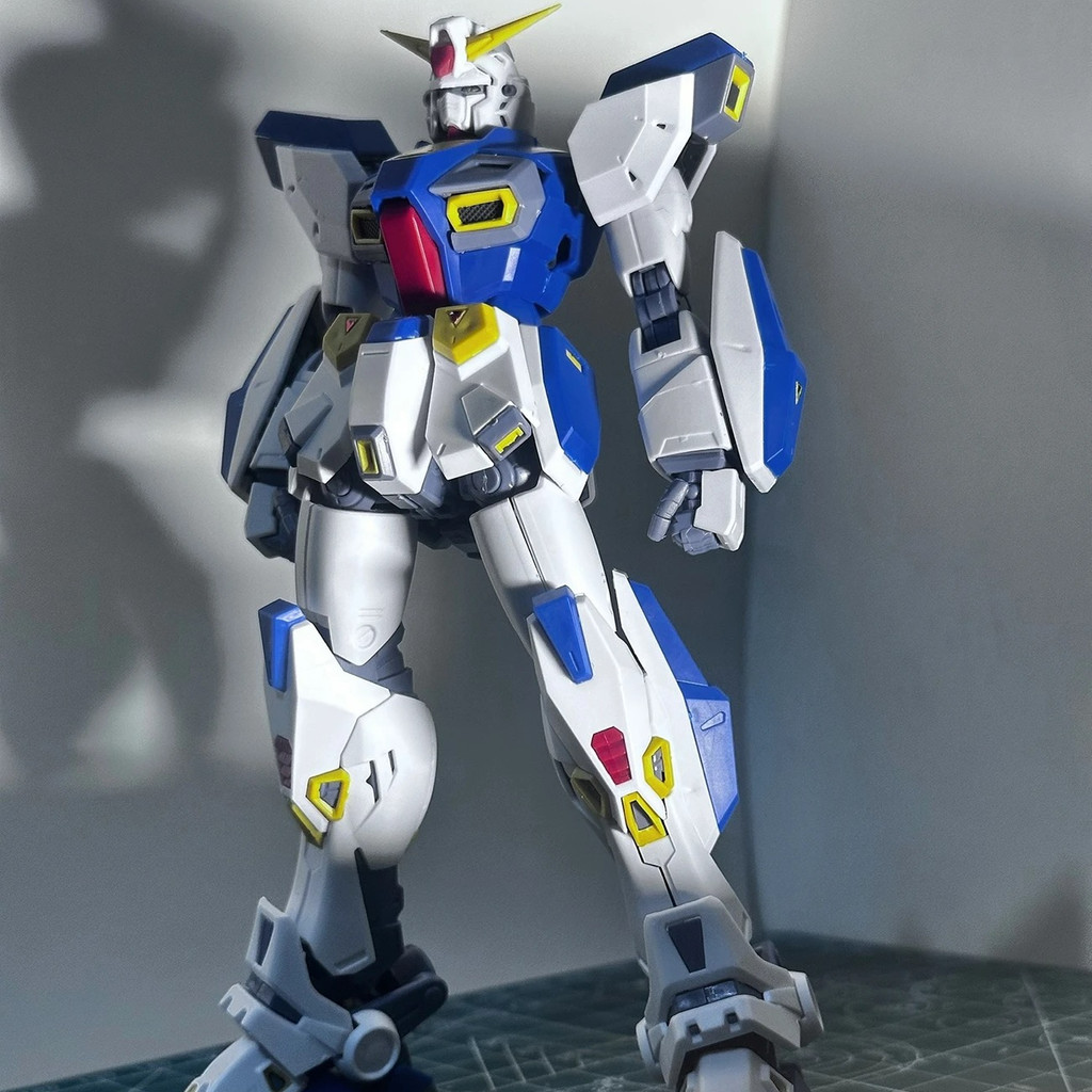 MG 1/100 Gundam F90 Fighter Assembly Model พร้อมสติ๊กเกอร์และรองรับ