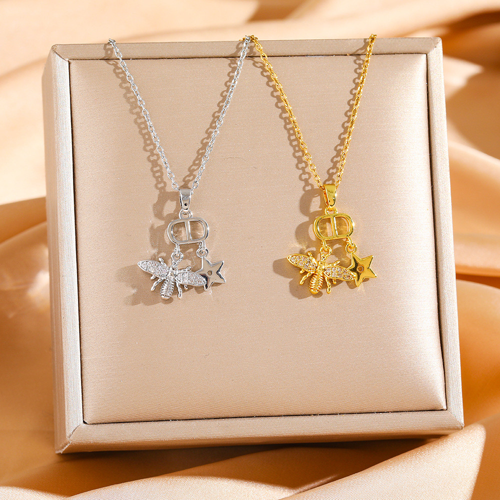 สร้อยคอไทเทเนียมเหล็กชุบ 18K ทองแท้ Micro-Inlaid Zircon Bee Star Clavicle Chain เครื่องประดับสุภาพสตรี