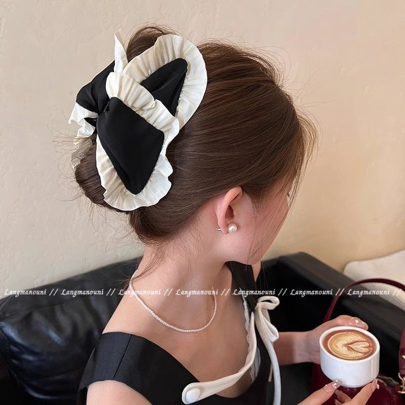ที่หนีบผมรูปสามเหลี่ยมลูกไม้จีบหรูหราสำหรับผู้หญิง, ที่หนีบผมรูปฉลามโบว์น็อตระดับสูง, เครื่องประดับผมขนาดใหญ่ใหม่ปี 2025 สินค้าสปอต