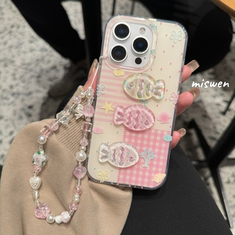Huiwanju สีชมพูประกบปลาเล็กสามมิติ เหมาะสําหรับเคสโทรศัพท์มือถือ iPhone16promax ip15Pro ผู้หญิง 13p พร้อมโซ่ 16pro สองชั้น 14pro เคสป้องกัน