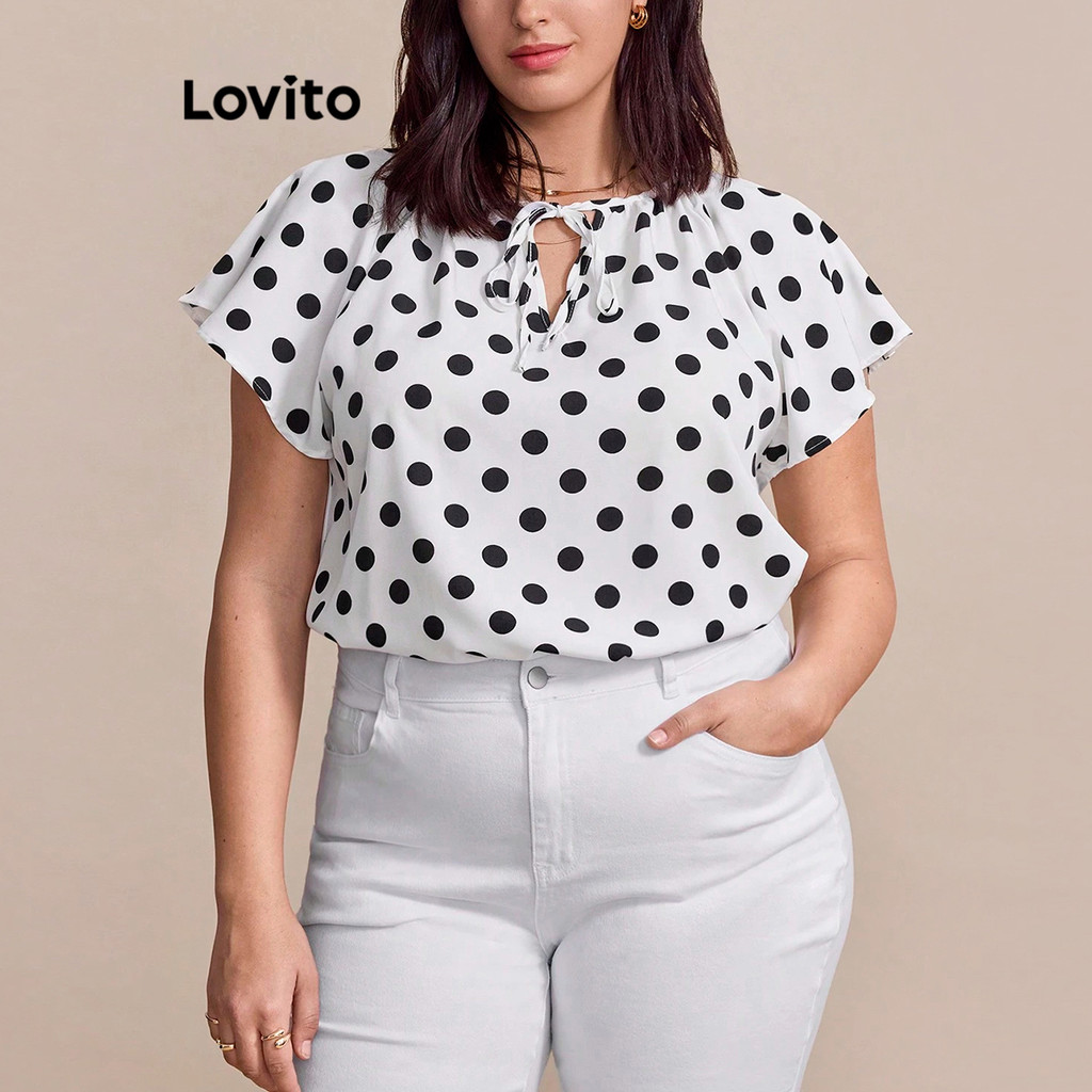Lovito เสื้อเบลาส์ลายจุดผูกเชือกทรงเข้ารูปสำหรับผู้หญิงไซส์ใหญ่ LBL18012