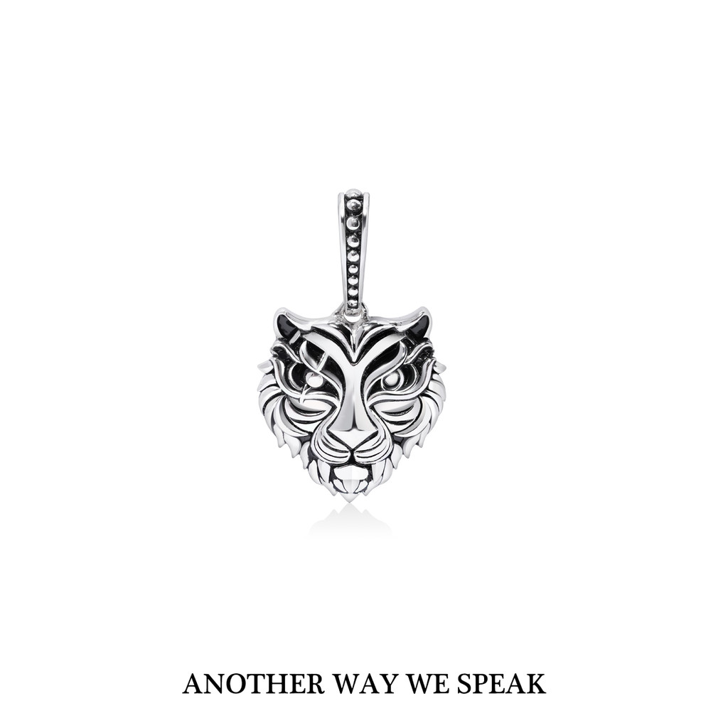 ANOTHER WAY WE SPEAK จี้เงินแท้ รุ่น BRAVE TIGER PENDANT (M) สีเงิน