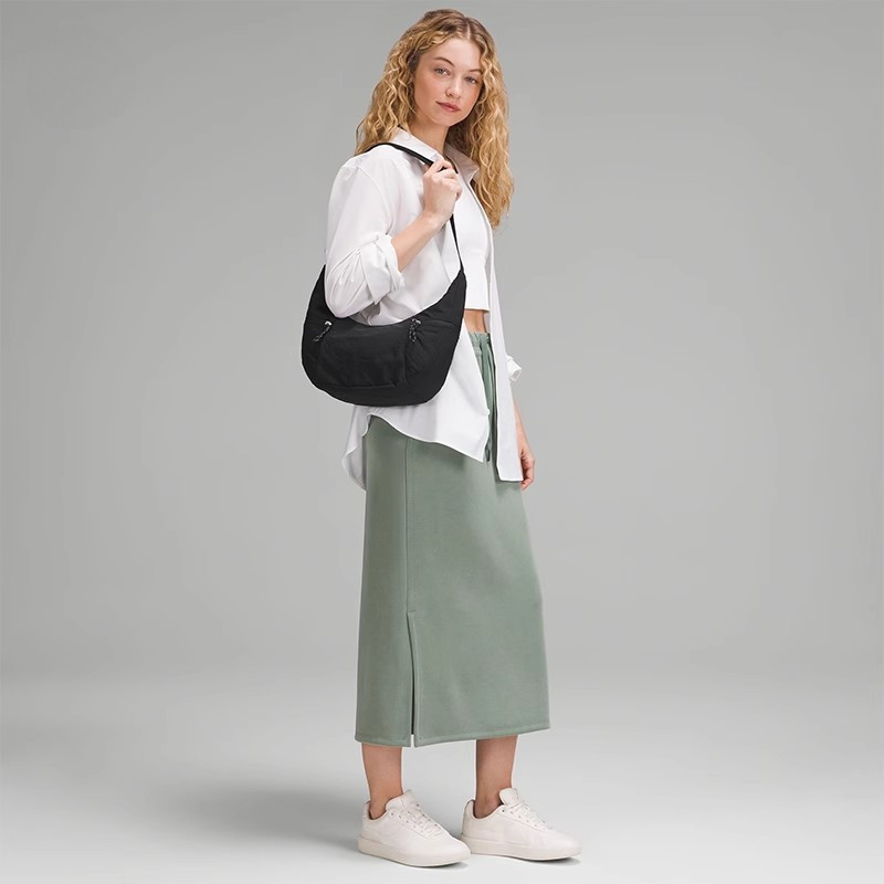Lululemon Slouchy Sling Bag กระเป๋าสะพายความจุขนาดใหญ่กระเป๋าสะพายข้างกันน้ําฟิตเนสโยคะกระเป๋า