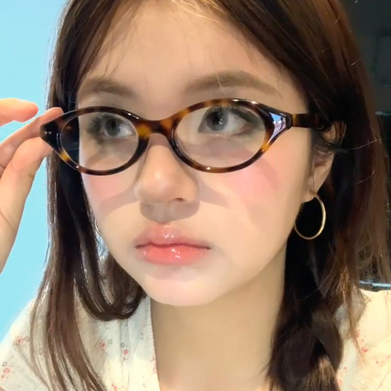 ใหม่ หนอนหนังสือ กระจกแบนกรอบเล็ก กรอบตา แฟชั่นรูปไข่แว่นตาป้องกันแสงสีฟ้าผู้หญิง