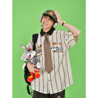 SUIKONE ซุยโคเนะ ญี่ปุ่นย้อนยุคการ์ตูนปักแนวตั้งลายเสื้อแขนสั้นฤดูร้อนผู้ชายและผู้หญิงเสื้อลําลองหลวม