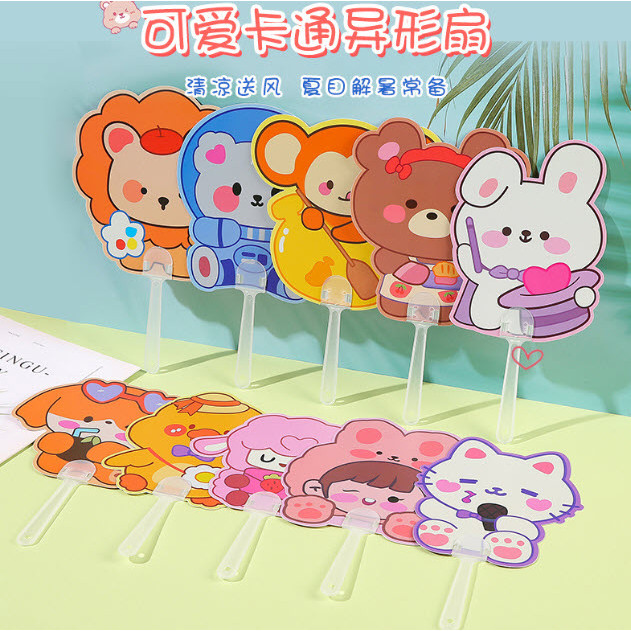[รุ่นตูนไดคัท] พัดพลาสติก พัดมือ ลายการ์ตูน มี8ลาย สุ่มลาย น่ารักมากๆ S0193 สุ่มลาย ของที่ระลึก