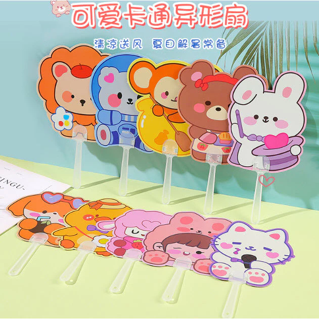 [รุ่นตูนไดคัท] พัดพลาสติก พัดมือ ลายการ์ตูน มี8ลาย สุ่มลาย น่ารักมากๆ S0193 สุ่มลาย ของที่ระลึก