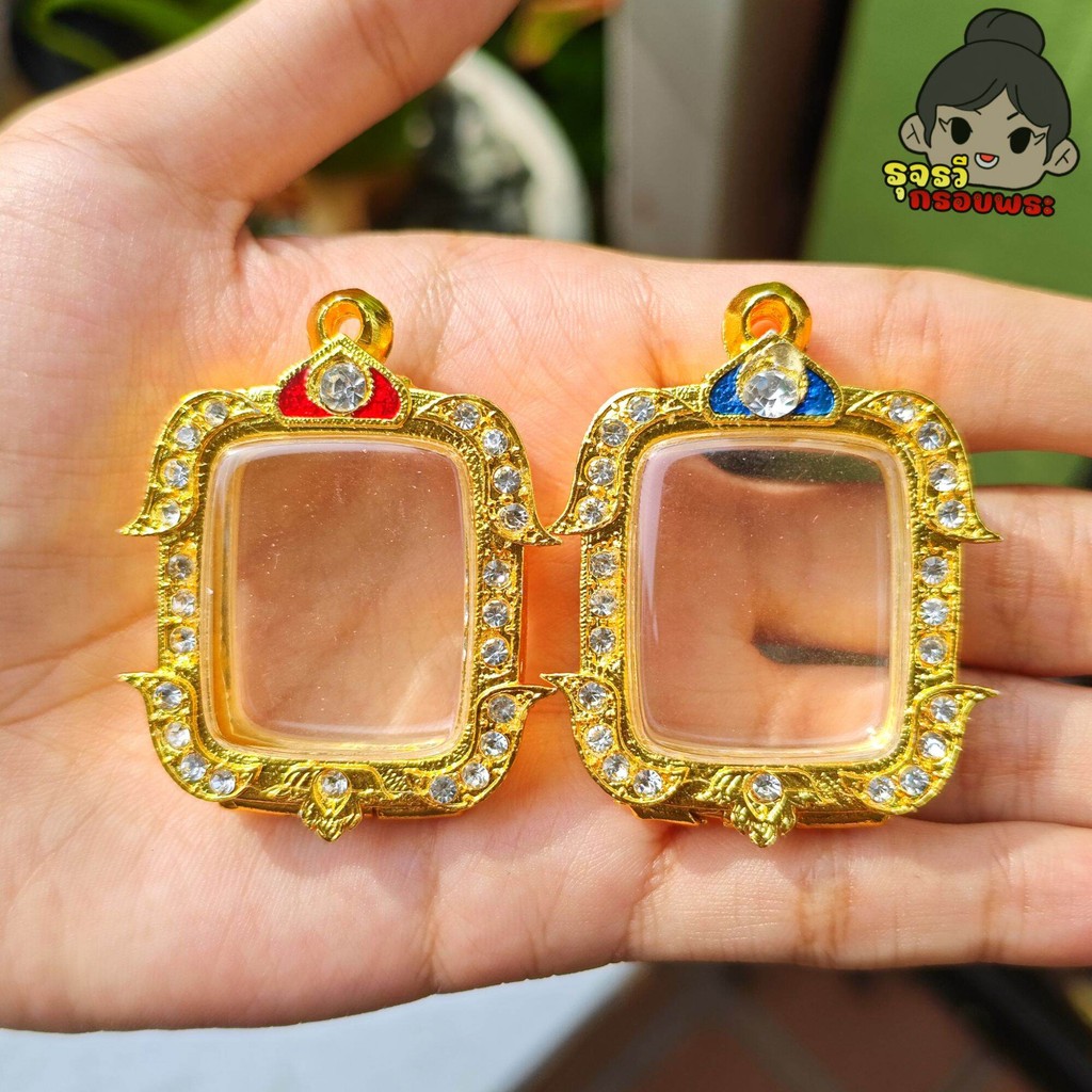 (จัดส่งเร็ว) กรอบพระชุบทองล้อมเพชร | ใส่หลวงพ่อปานใหญ่ | กว้าง2.5*สูง3.0ซม.(ขนาดจอกระจก) | มีห่วงและยางรองแถมให้พร้อมใส่